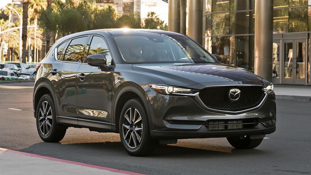 Mazda CX-5 trong tháng có mức tăng trưởng doanh số mạnh mẽ với thành tích 1.055 xe, cao hơn nhiều so với con số 706 xe của tháng 4