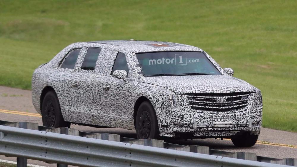 Chiếc limousine mới của ông Trump chạy trên đường thử