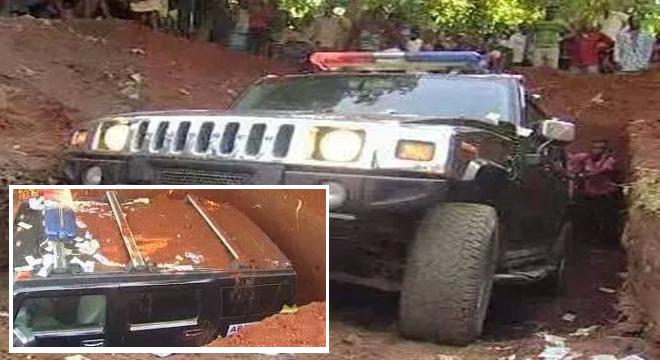 Chiếc Hummer H1 được dùng làm quan tài cũng tại Nigeria