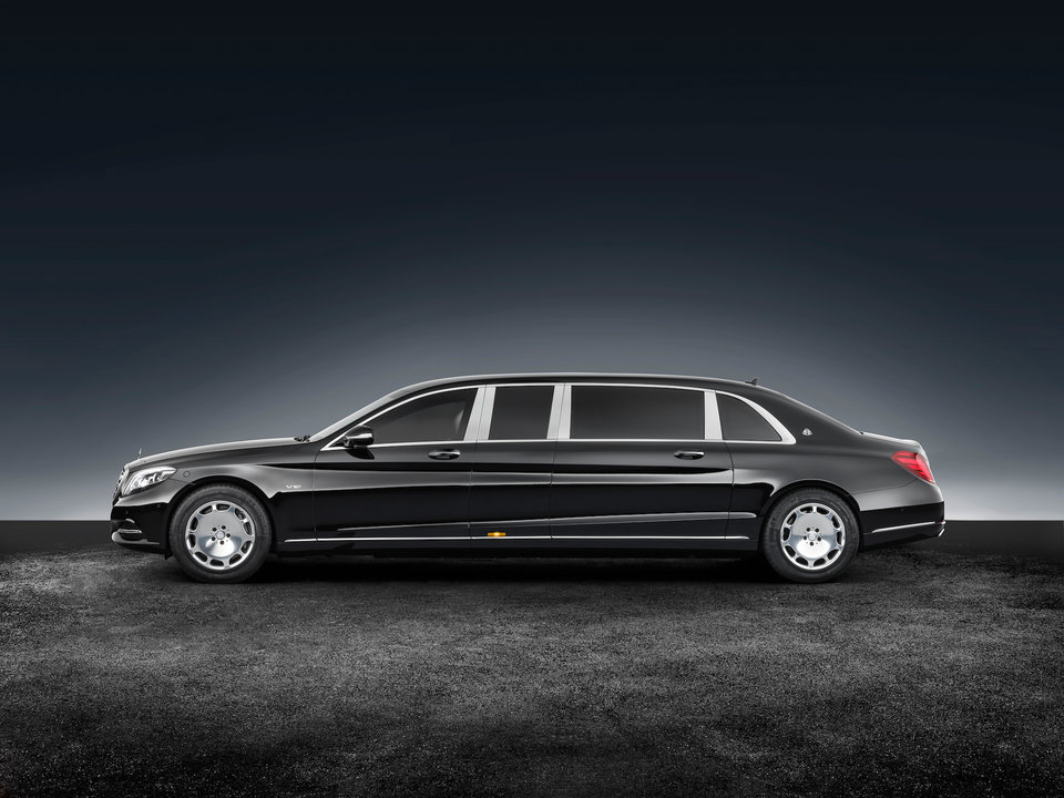 Được kéo dài hơn 6 mét và trang bị lớp giáp bảo vệ, Pullman Guard có trọng lượng lên tới hơn 5,5 tấn.