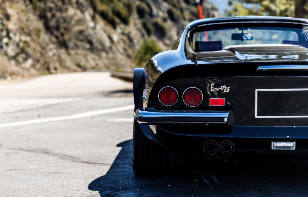 Chiếc siêu xe độ có trọng lượng chỉ 1,08 tấn