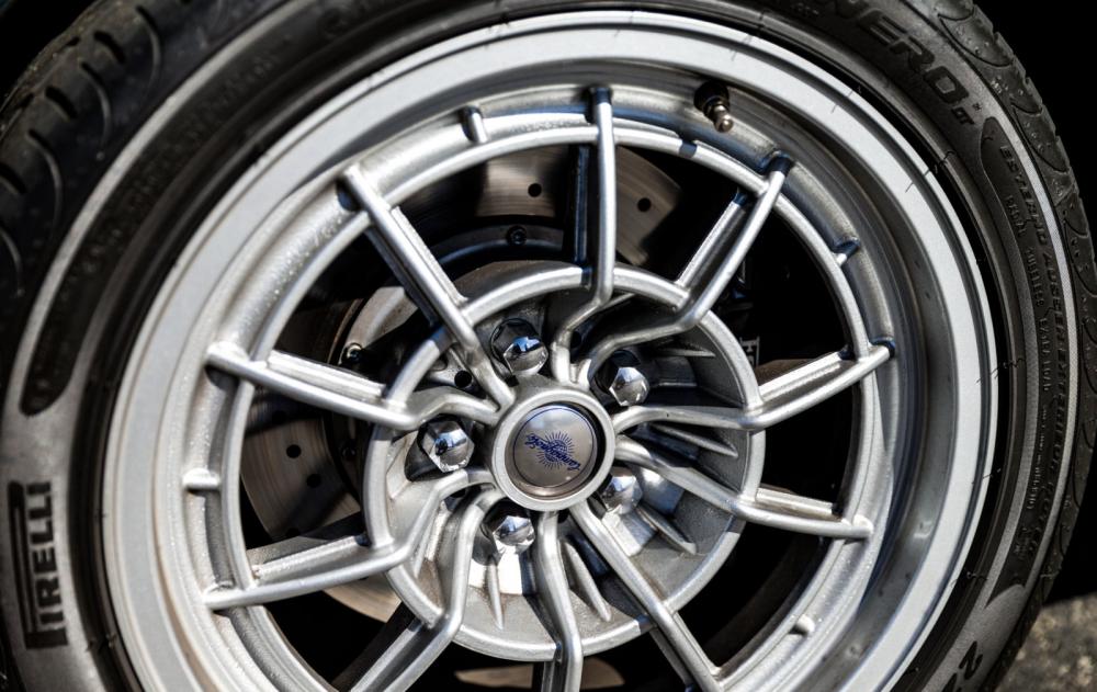 Bộ vành 17 inch của chiếc Ferrari Dino độ