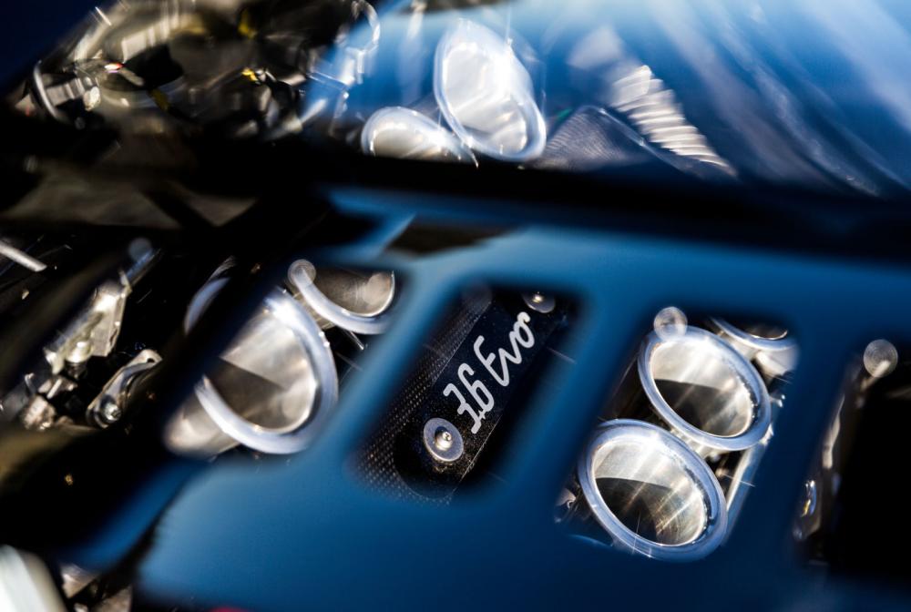 Chiếc Ferrari Dino được trang bị động cơ của F40