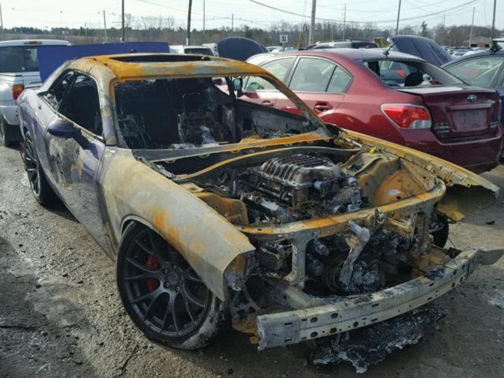 Hiện mức giá thầu cao nhất của chiếc Dodge Challenger SRT Hellcat là 375 USD, tương đương 8,55 triệu Đồng