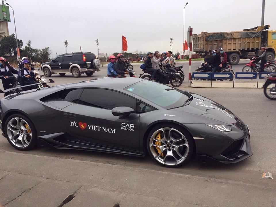 Người đầu tiên mua Lamborghini chính hãng tại Việt Nam đã bán lại Huracan màu xám Người đầu tiên mua Lamborghini chính hãng tại Việt Nam đã bán lại Huracan màu xám
