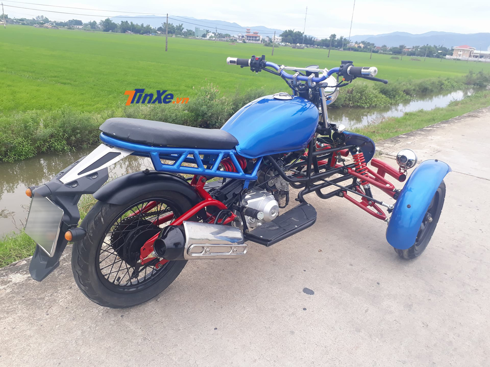 Bánh sau của mẫu xe ba bánh cho người khuyết tật được thợ Bình Định lấy từ Honda Cub và trang bị phanh tang trống Bánh sau của mẫu xe ba bánh cho người khuyết tật được thợ Bình Định lấy từ Honda Cub và trang bị phanh tang trống