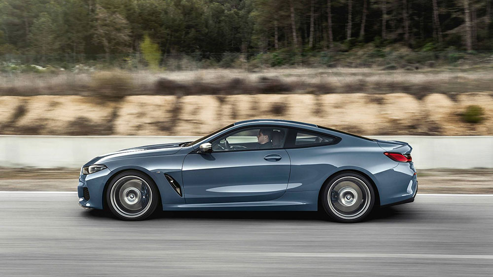 BMW 8-Series 2019 được trang bị nắp capô dài và thấp