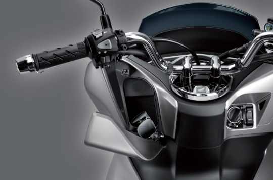 Thiết kế Hộc để đồ phía trước trên Honda PCX