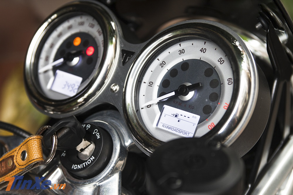 Đồng hồ Triumph Thruxton R 2018