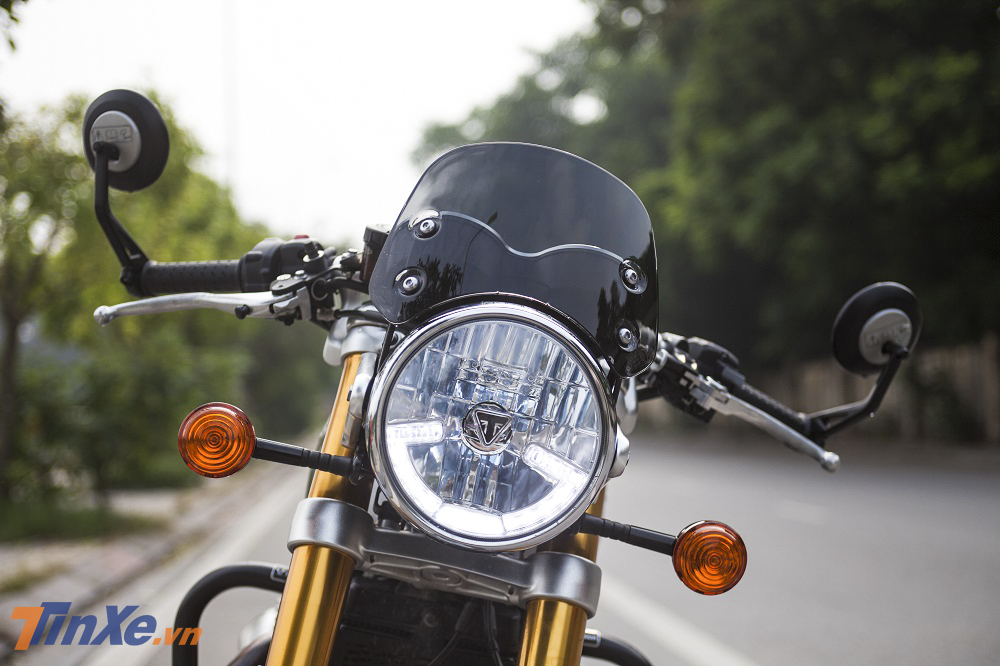 Đèn pha Triumph Thruxton R 2017 có thiết kế cổ điển nhưng trang bị hiện đại