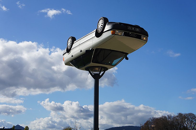 Nghệ sĩ người Pháp tên Benedetto Bufalino từng biến một chiếc Audi cũ thành chụp đèn