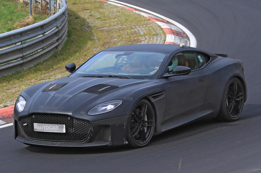 Aston Martin DBS Superleggera chạy trên đường thử