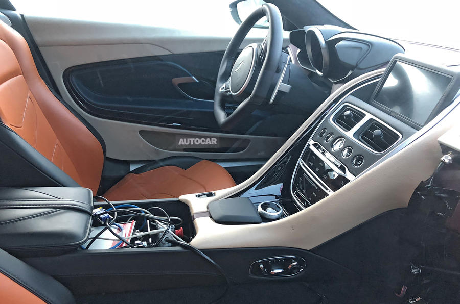 Aston Martin DBS Superleggera sở hữu nội thất tương tự DB11