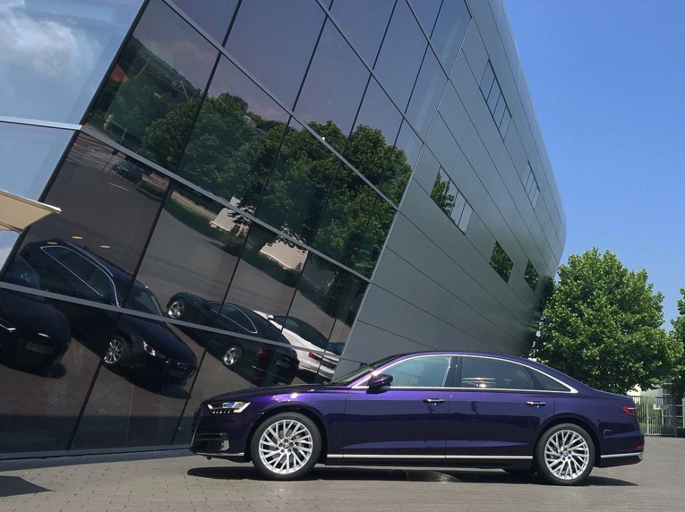 Chiếc Aud A8L 2018 màu tím này thuộc bản 50 TDI Chiếc Aud A8L 2018 màu tím này thuộc bản 50 TDI