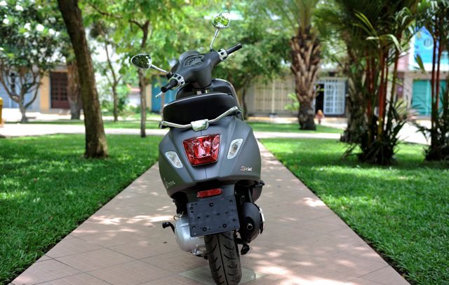 Thiết kế đuôi xe của Vespa Sprint