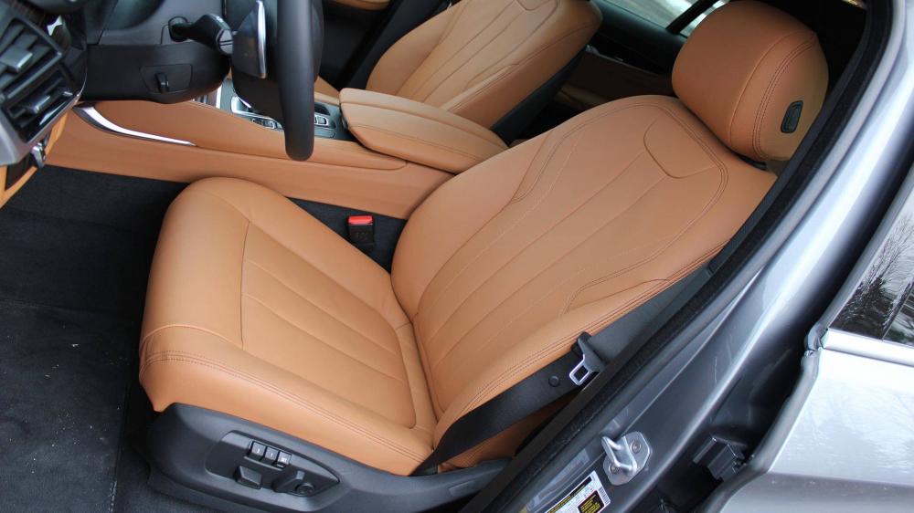 Hàng ghế trước của xe BMW X6