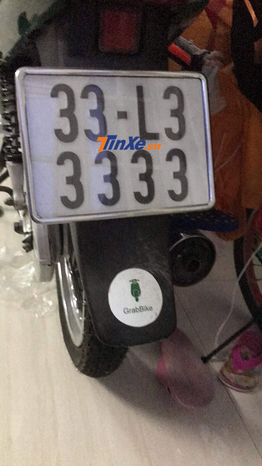 Nếu để ý kỹ hơn thì đầu số của xe và số thứ tự sau chữ cái đều trùng con số 3 của biển tứ quý