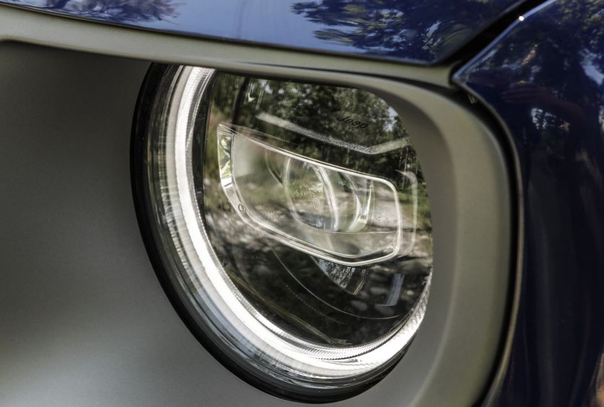 Cận cảnh cụm đèn pha của Jeep Renegade 2019