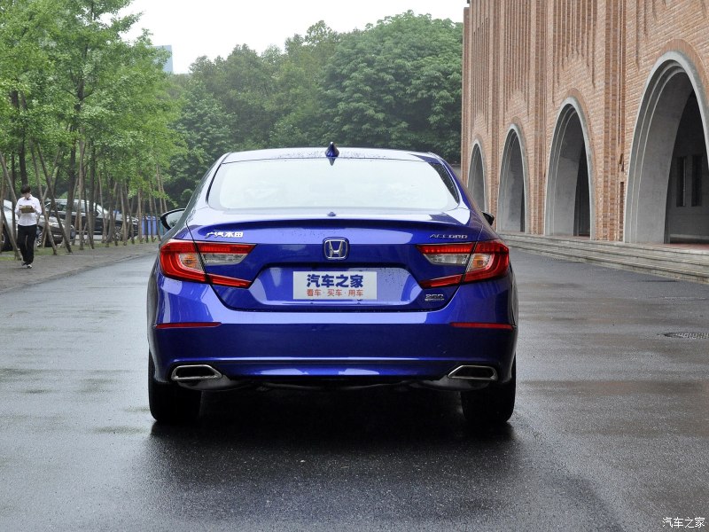 Thiết kế đuôi xe của Honda Accord 2018
