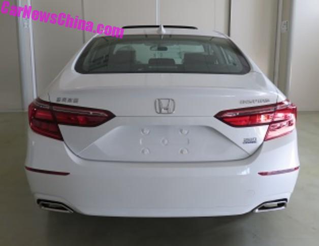 Thiết kế đuôi xe của Honda Inspire