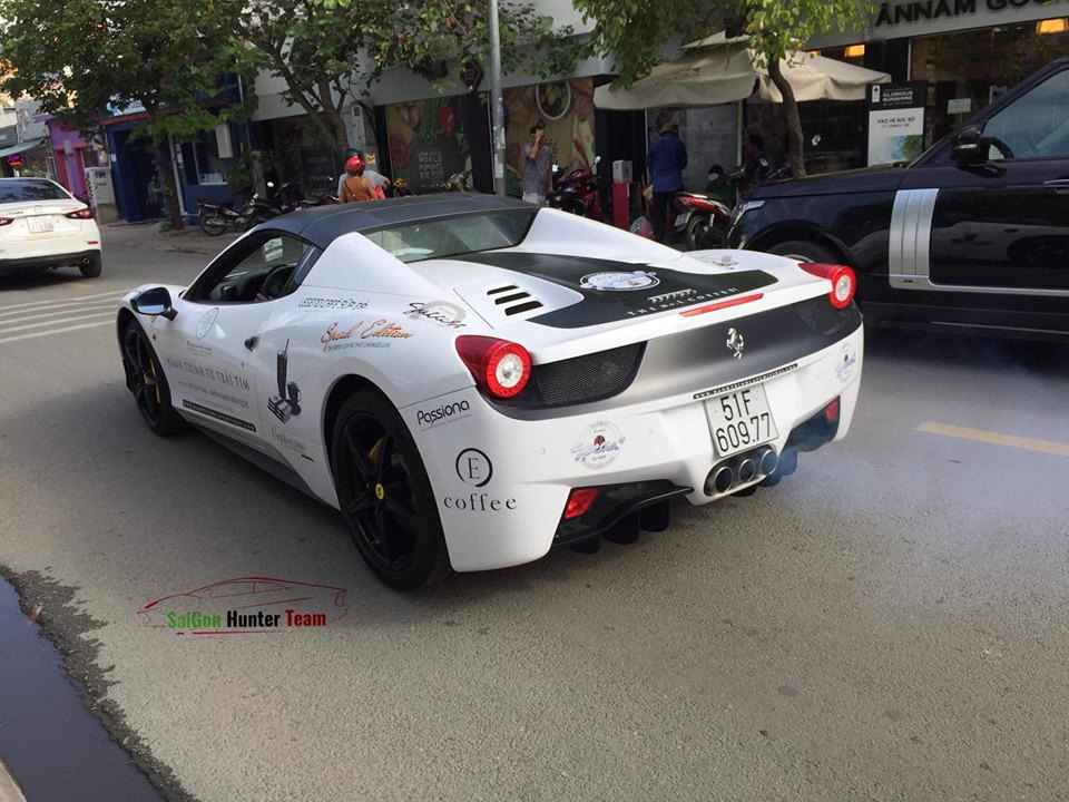 Siêu ngựa mui trần 458 Spider là 1 trong số 5 chiếc Ferrari sẽ tham dự vào hành trình siêu xe xuyên Việt do Chủ tịch Trung Nguyên tự tổ chức Siêu ngựa mui trần 458 Spider là 1 trong số 5 chiếc Ferrari sẽ tham dự vào hành trình siêu xe xuyên Việt do Chủ tịch Trung Nguyên tự tổ chức