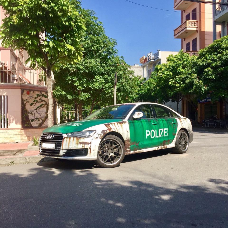  Hay Audi A4 cũng trở thành nạn nhân cho phong trào hoá trang xe thành đồng nát