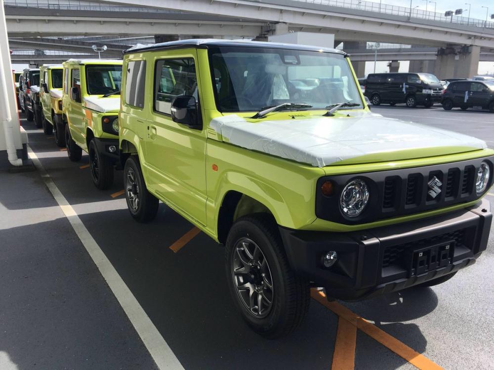 Những chiếc Suzuki Jimny 2019 xếp hàng chờ được chuyển đến đại lý Những chiếc Suzuki Jimny 2019 xếp hàng chờ được chuyển đến đại lý