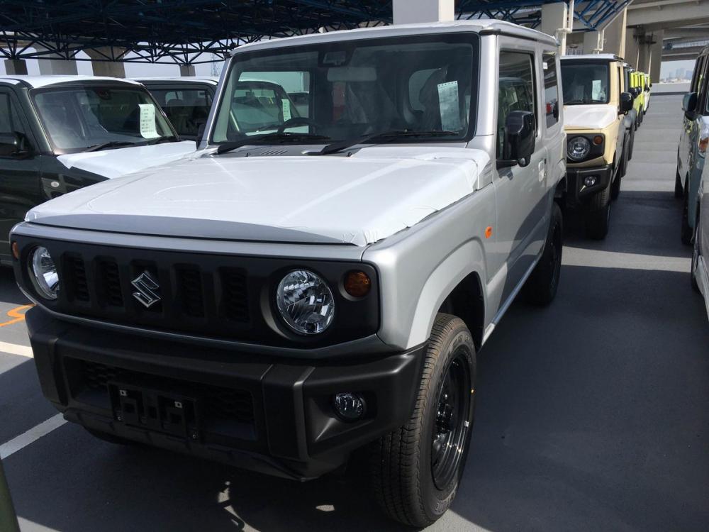Suzuki Jimny 2019 được trang bị hệ thống đèn phía trước hình tròn đậm chất cổ điển Suzuki Jimny 2019 được trang bị hệ thống đèn phía trước hình tròn đậm chất cổ điển