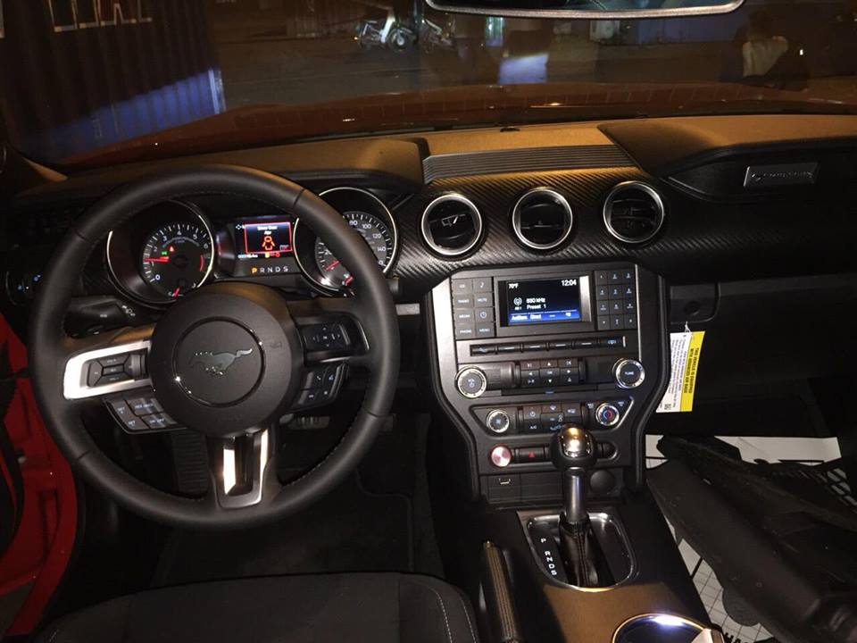 Nội thất chiếc Ford Mustang đời 2018 đầu tiên xuất hiện tại Việt Nam Nội thất chiếc Ford Mustang đời 2018 đầu tiên xuất hiện tại Việt Nam