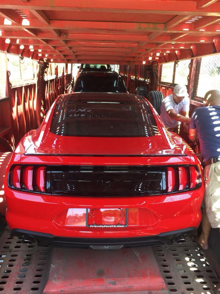 Chiếc Ford Mustang đời 2018 đầu tiên tại Việt Nam được công ty nhập khẩu Hà Nội vận chuyển bằng xe chuyên dụng từ Hà Nội vào Bảo Lộc bàn giao cho khách hàng đặt mua. Chiếc Ford Mustang đời 2018 đầu tiên tại Việt Nam được công ty nhập khẩu Hà Nội vận chuyển bằng xe chuyên dụng từ Hà Nội vào Bảo Lộc bàn giao cho khách hàng đặt mua.
