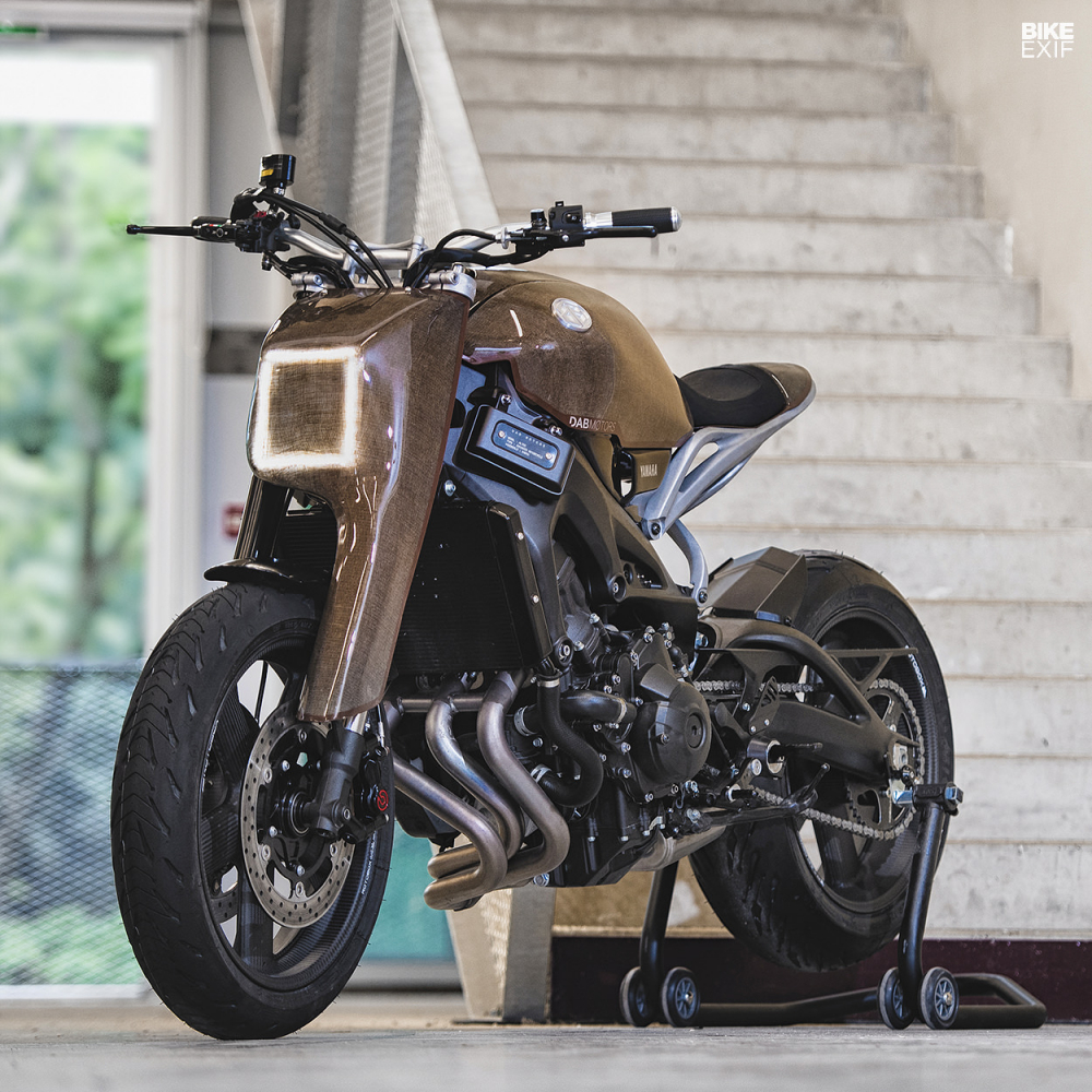 Chiếc xe mà Dabadie tạo ra trông như một mẫu xe đến từ tương lai với những vật liệu 