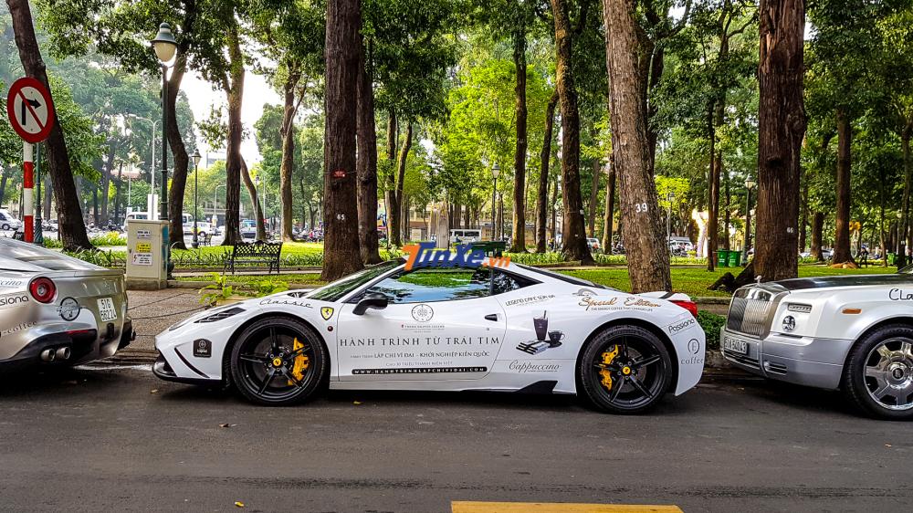 Ferrari 458 Speciale có tốc độ tối đa đạt mức 325 km/h. Ferrari 458 Speciale có tốc độ tối đa đạt mức 325 km/h.