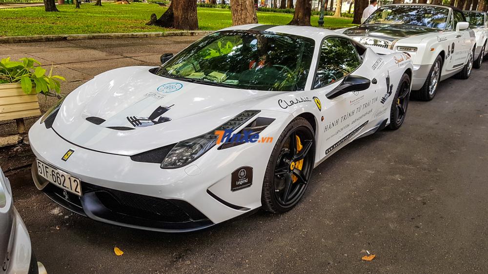 Ngoại hình của phiên bản hiệu suất cao Ferrari 458 Speciale có thiết kế hung hăn hơn so với bản tiêu chuẩn Ngoại hình của phiên bản hiệu suất cao Ferrari 458 Speciale có thiết kế hung hăn hơn so với bản tiêu chuẩn