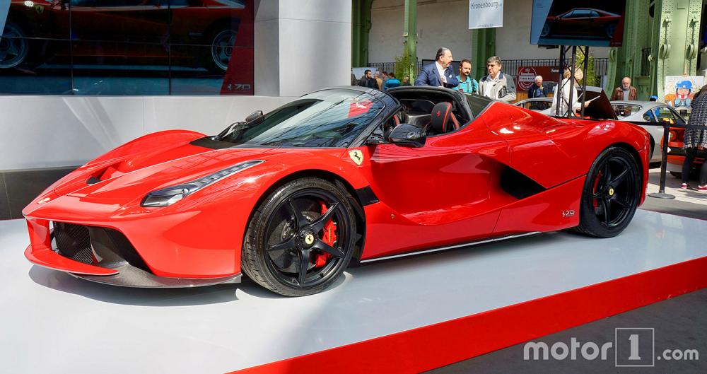 Chiếc Ferrari LaFerrari Aperta thứ 210 được sản xuất đang giữ kỷ lục về mức giá bán. Chiếc Ferrari LaFerrari Aperta thứ 210 được sản xuất đang giữ kỷ lục về mức giá bán.