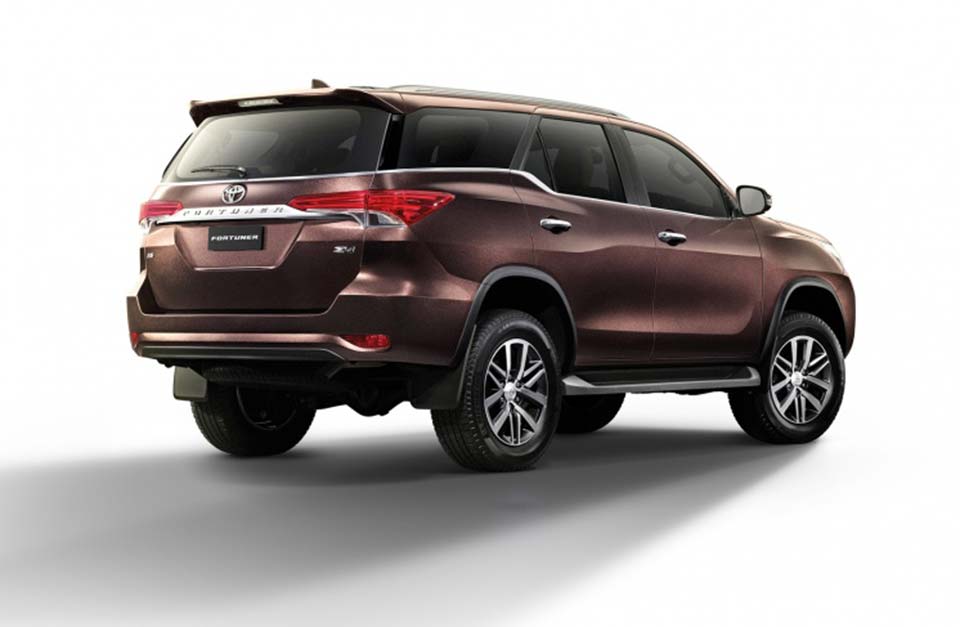 Toyota Fortuner 2018 tại Việt Nam có thêm phanh đĩa phía sau Toyota Fortuner 2018 tại Việt Nam có thêm phanh đĩa phía sau