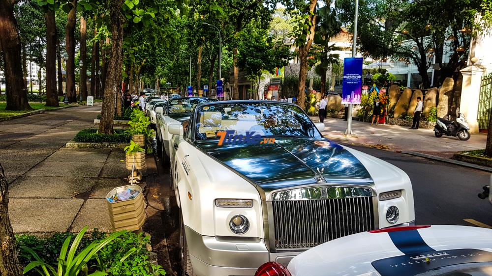 Tại thị trường Việt Nam, số lượng Rolls-Royce Phantom Drophead Coupe được đưa về nước khoảng 6 chiếc.