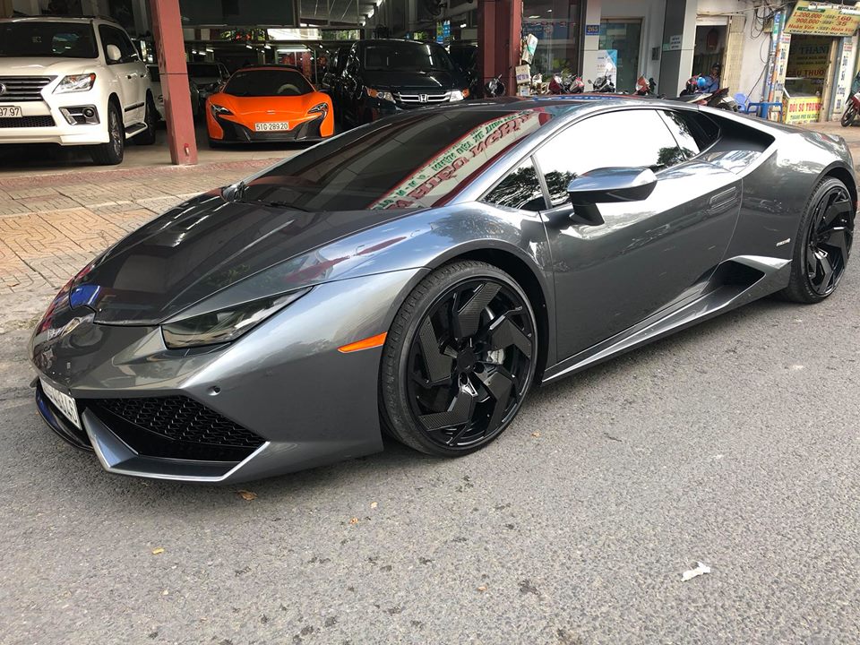 Lamborghini Huracan độ mâm bản giới hạn 273 triệu đồng ra showroom nằm chờ khách