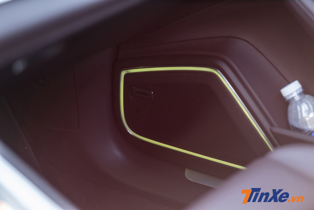 Dàn âm thanh 14 loa BOSe có công suất tới 710W sẽ làm thoả mãn mọi nhu cầu giải trí của hành khách trên xe. Dàn âm thanh 14 loa BOSe có công suất tới 710W sẽ làm thoả mãn mọi nhu cầu giải trí của hành khách trên xe.