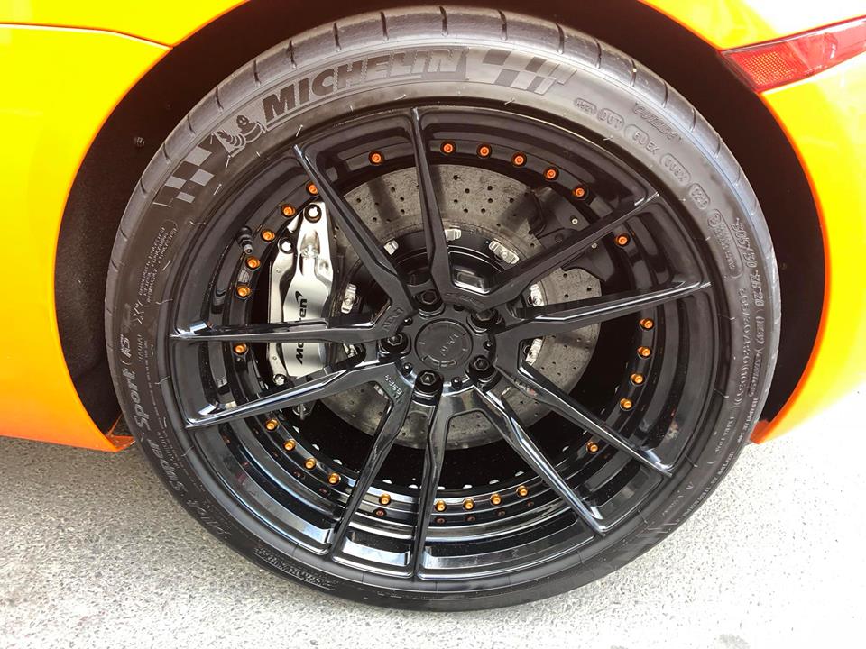 Cận cảnh bộ mâm ADV.1 của siêu xe mui trần McLaren 650S Spider đang được công ty nhập khẩu tư nhân quận 5 rao bán