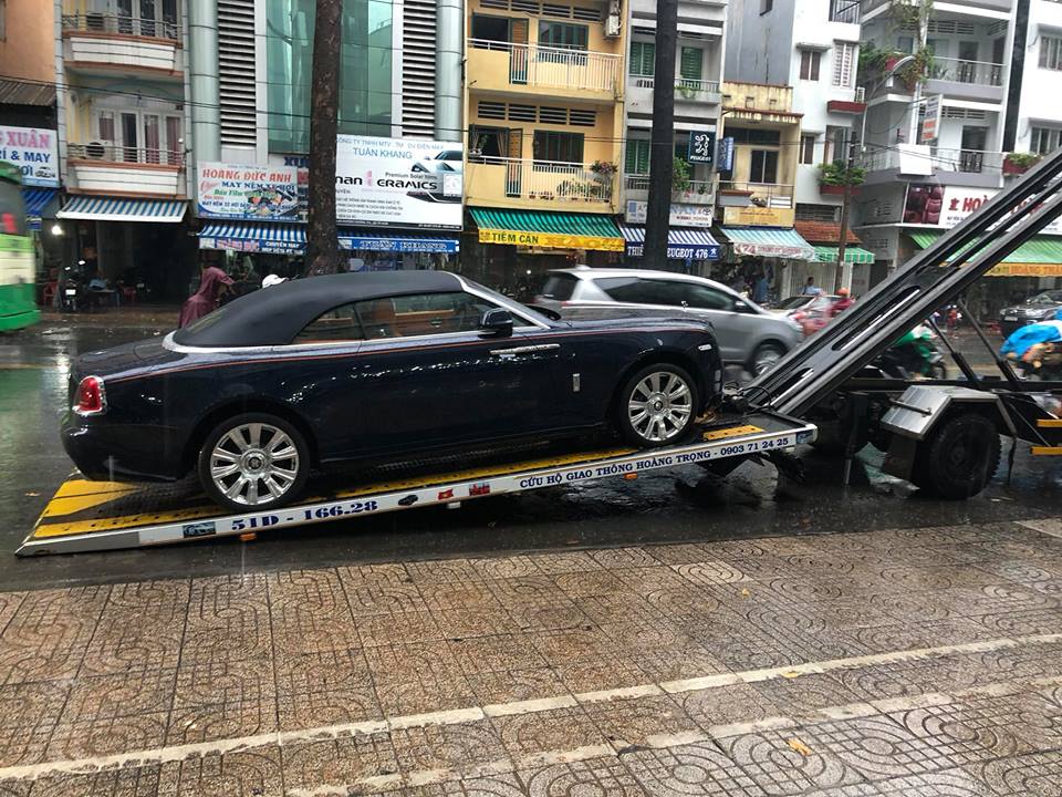 Chiếc RollsRoyce Dawn thứ 2 lăn bánh tại Việt Nam