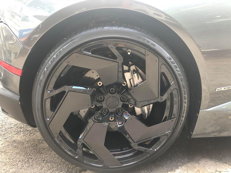 Lamborghini Huracan độ mâm bản giới hạn 273 triệu đồng ra showroom nằm chờ khách