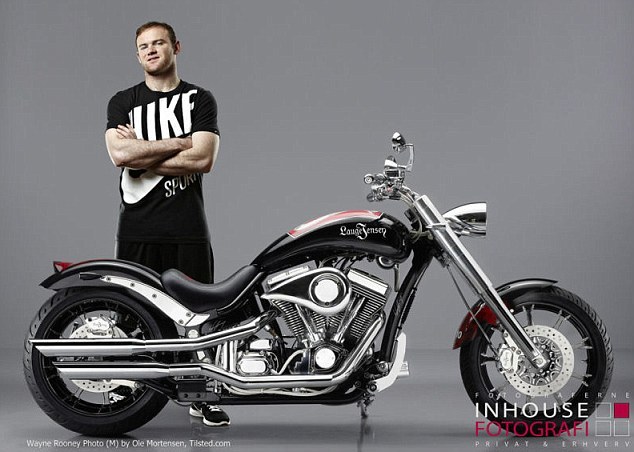 Rooney cùng chiếc Harley độ của mình Rooney cùng chiếc Harley độ của mình