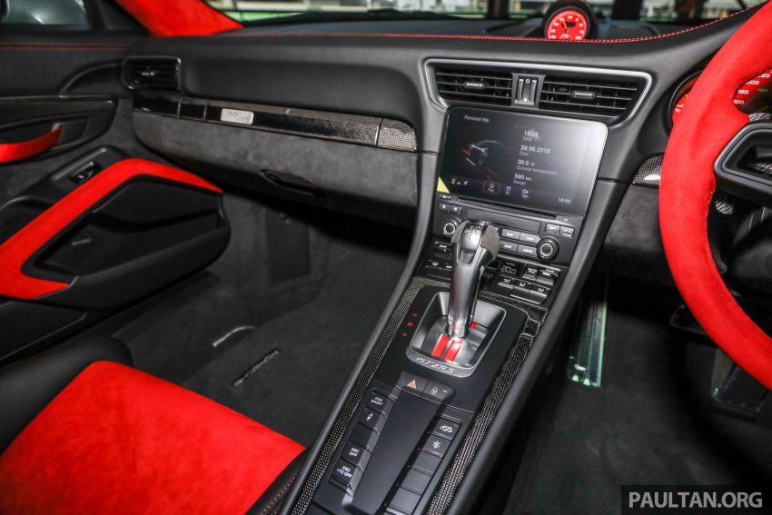 Cụm điều khiển trung tâm của Porsche 911 GT2 RS 2018 Cụm điều khiển trung tâm của Porsche 911 GT2 RS 2018