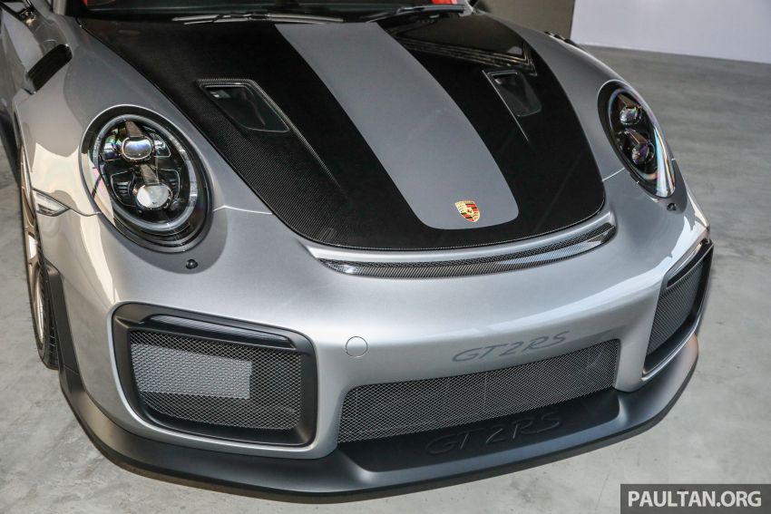 Porsche 911 GT2 RS sử dụng hệ dẫn động cầu sau Porsche 911 GT2 RS sử dụng hệ dẫn động cầu sau