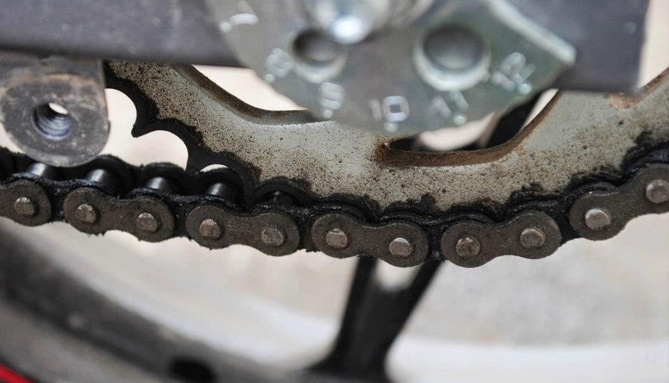 Tiếng kêu từ nhông xích xe máy Tiếng kêu từ nhông xích xe máy