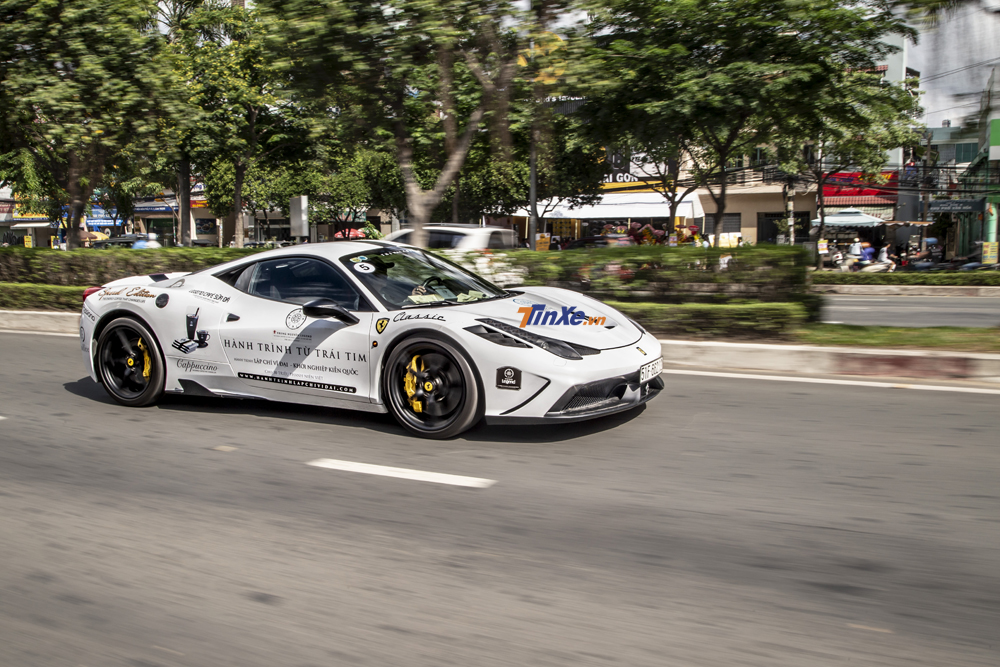 Nhờ đó, Ferrari 458 Speciale có công suất lên đến 607 mã lực tại vòng tua máy 9.000 vòng/phút, cao hơn 37 mã lực so với bản tiêu chuẩn. Nhờ đó, Ferrari 458 Speciale có công suất lên đến 607 mã lực tại vòng tua máy 9.000 vòng/phút, cao hơn 37 mã lực so với bản tiêu chuẩn.