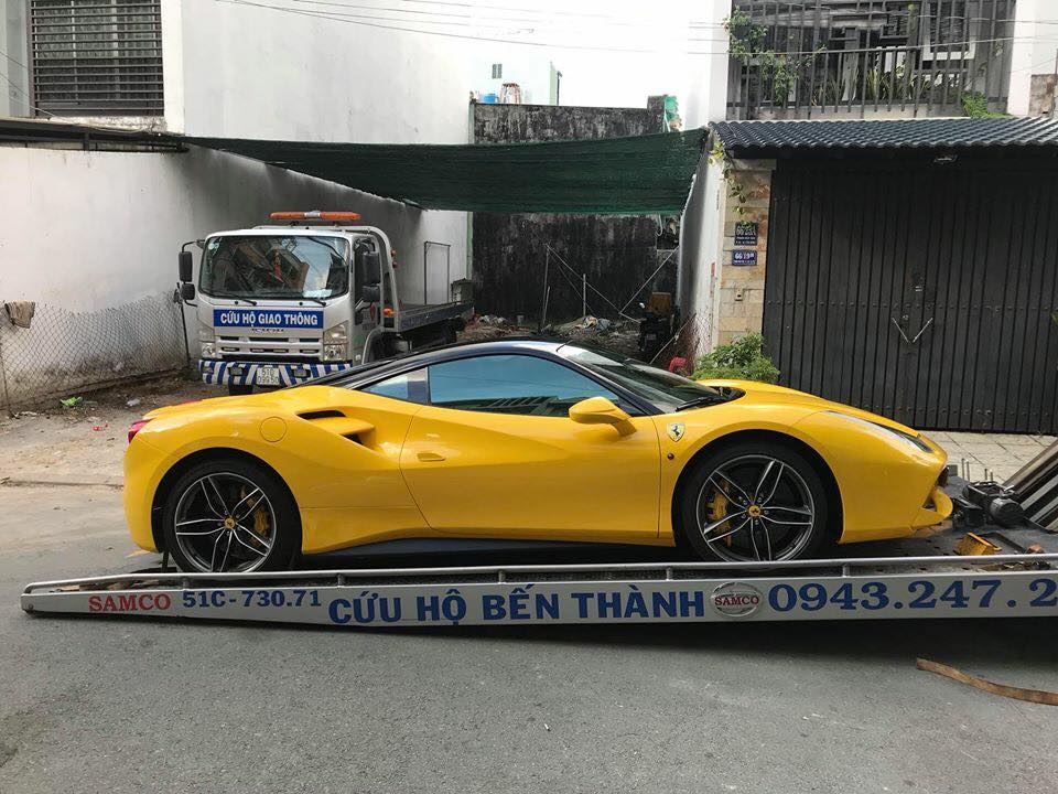 Siêu xe Ferrari 488 GTB màu vàng mới được chủ nhân cho vào Sài thành Bộ ba