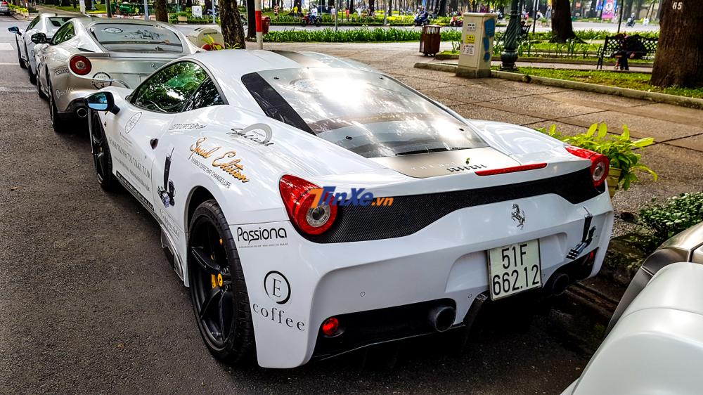 Đuôi xe Ferrari 458 Speciale cũng thiết kế lại so với bản tiêu chuẩn. Đuôi xe Ferrari 458 Speciale cũng thiết kế lại so với bản tiêu chuẩn.