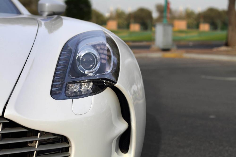 Ngay từ cái tên Aston Martin One-77 đã giúp giới mê xe nắm bắt siêu phẩm hàng hiếm này chỉ có đúng 77 chiếc được sản xuất trên toàn thế giới.
