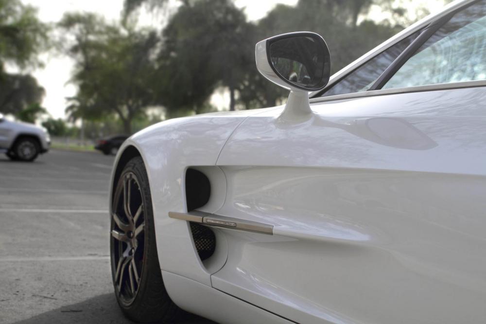 Dù được sản xuất từ năm 2011 nhưng 7 năm qua, siêu xe triệu đô chỉ mới lăn bánh quãng đường dài 186 miles, tương đương 300 km. Với số đồng hồ công tơ mét này, chiếc Aston Martin One-77 gần như mới tinh.